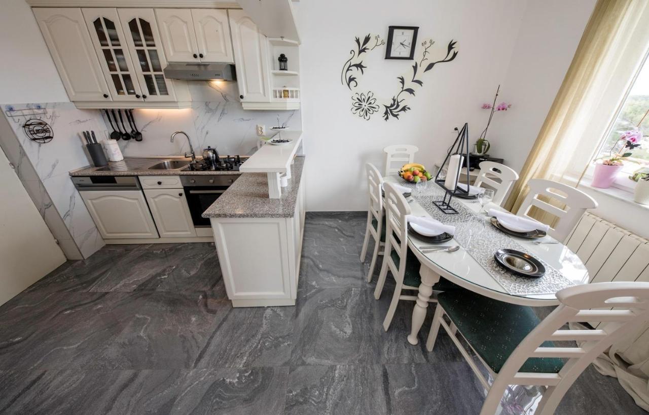 Apartment Dominik 2874 Palit Екстер'єр фото